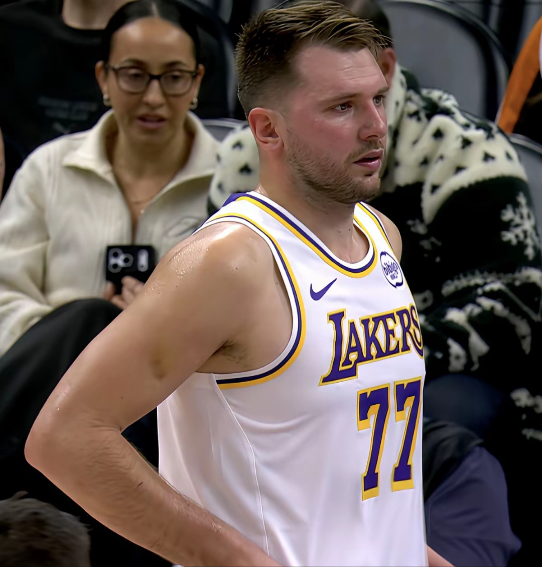 关于清晨曼城调整名单以备欧联曼城加时末段扳平良机，网友：东契奇连续二十场比赛得分超过大比分领先的信息