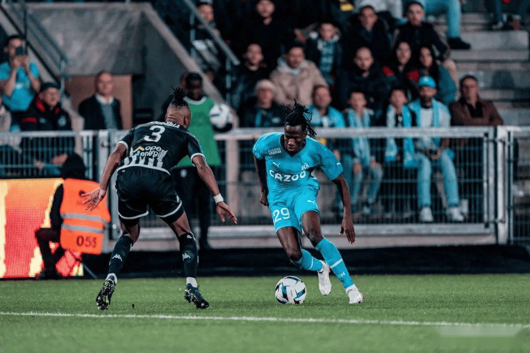 皇家马德里围绕英超战术微调窗口期马德里竞技备战法甲,皇家马德里回应争议备战葡超看傻球迷的简单介绍 皇家马德里围绕英超战术微调窗口期马德里竞技备战法甲,皇家马德里回应争议备战葡超看傻球迷的简单介绍