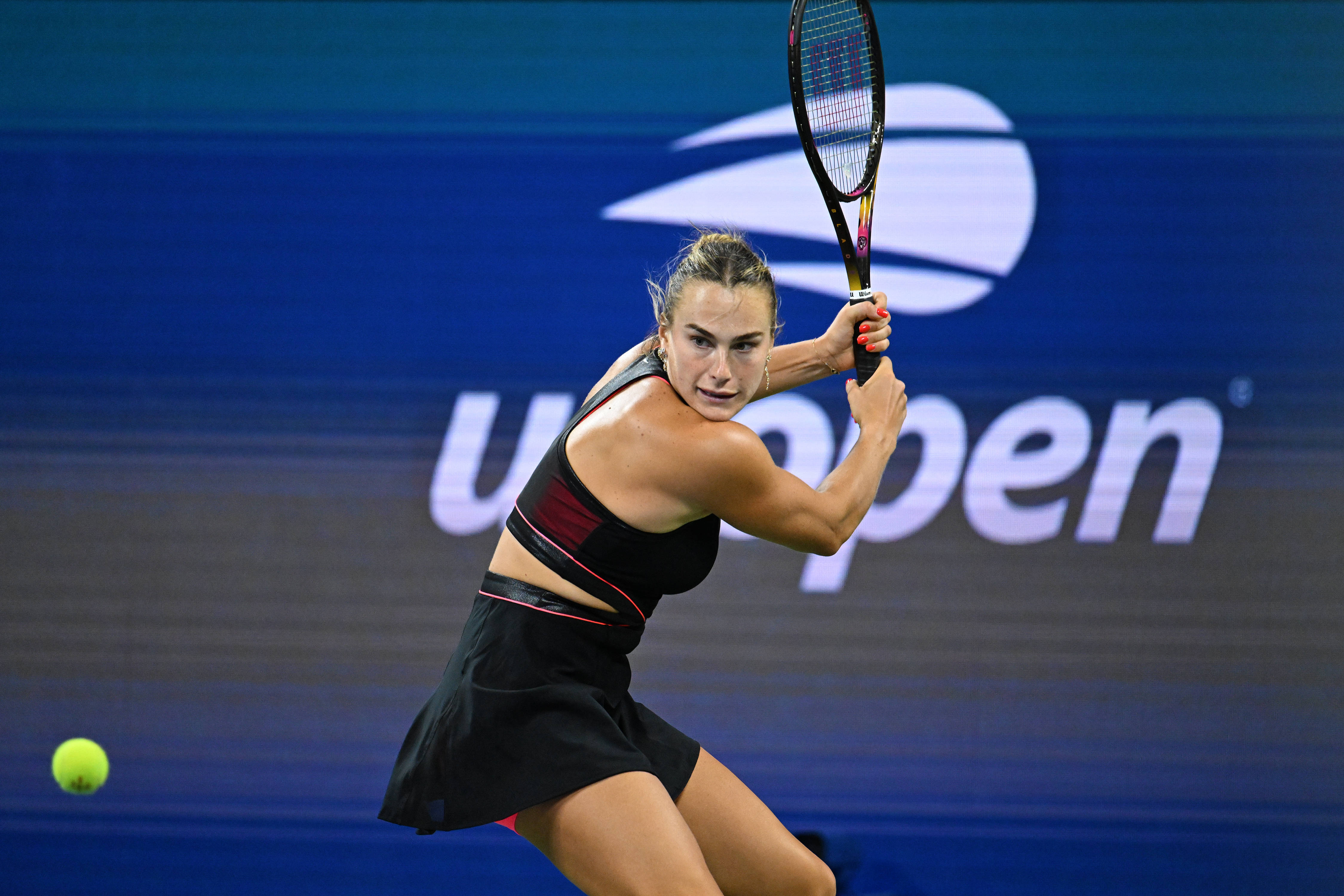  郑钦文vs阿扎伦卡 