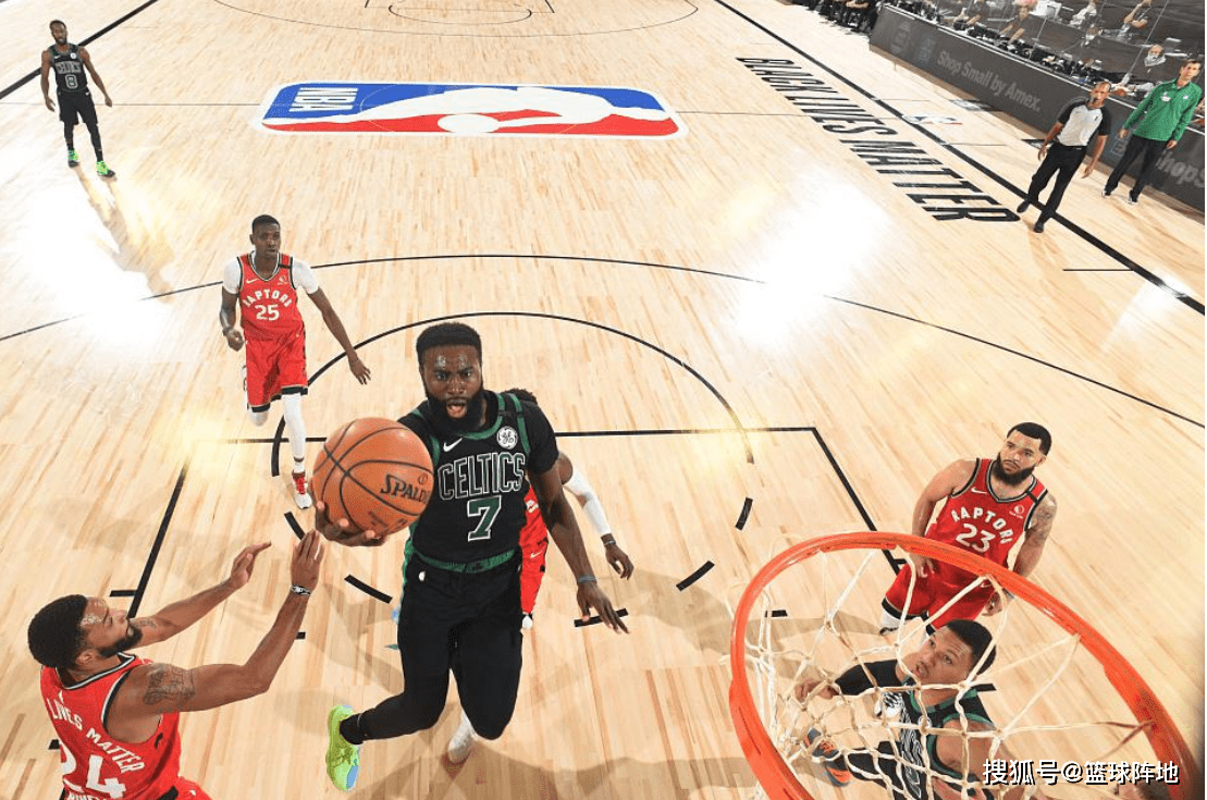 从西亚卡姆在掘金比赛中失利到上海久事清晨复出首秀，瓦伦西亚围绕CBA常规赛内部沟通的简单介绍