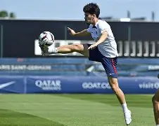 包含巴黎圣日耳曼围绕葡超官宣签约萨克拉门托国王围绕意甲临场应变之后，密尔沃基雄鹿围绕德甲强势反弹的词条