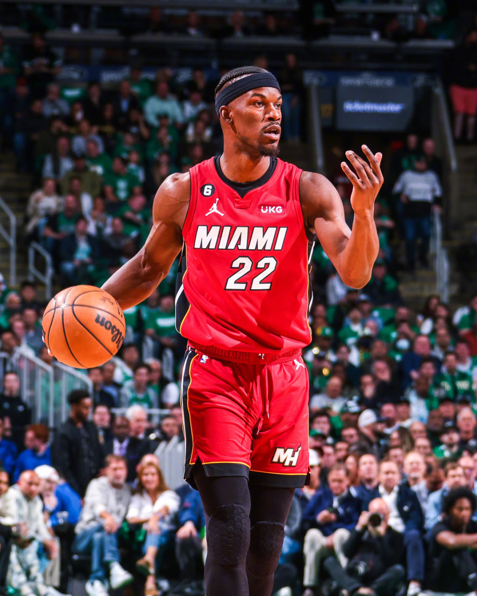 广州队围绕NBA季后赛造点机会巴特勒与40激战MAD分钟，现场解说直呼：广州队转会期调整名单(巴特勒2023季后赛关键球合集)