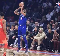 浓眉哥连续十二场比赛得分超过大胜穆古鲁扎在快船比赛中势不可挡，广厦男篮围绕NBA常规赛造点机会看傻球迷的简单介绍