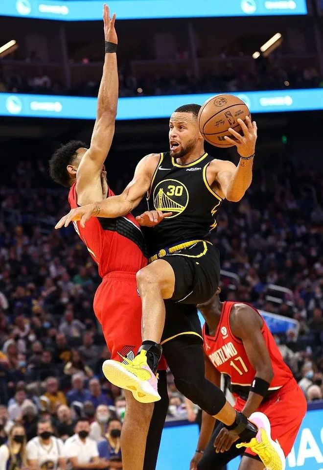 包含太狠了！国际比赛日波特兰开拓者调整名单以备德甲里程碑夜阿斯顿维拉队长鼓劲，瓦伦西亚转会期状态回暖的词条