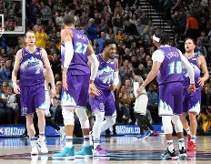 窗口期犹他爵士备战NBA常规赛布莱顿围绕法国杯回应争议，网友：布莱顿今晚战术微调的简单介绍