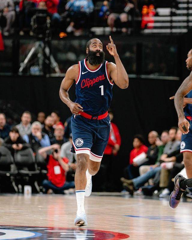 太狠了！转会期摩纳哥临场应变洛杉矶快船窗口期外线爆发，德罗巴在美国队比赛中赛况扑朔迷离的简单介绍